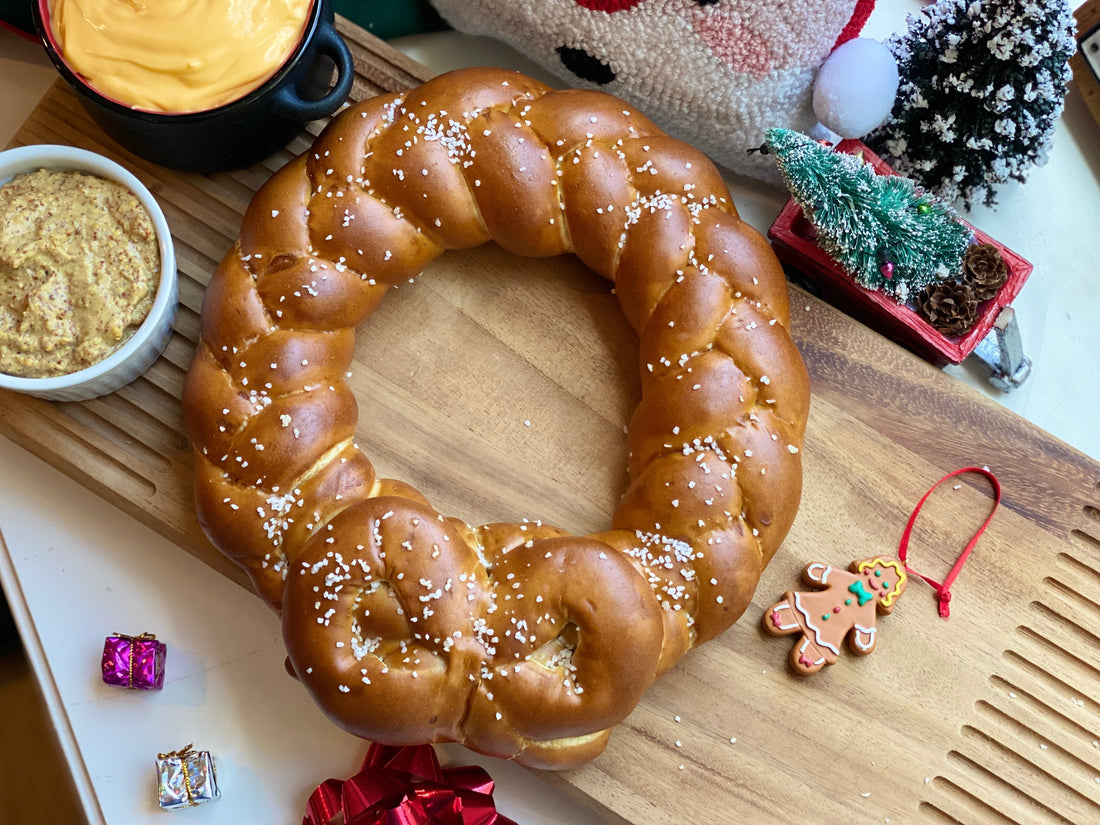 Holiday Bavarian Soft Pretzel Wreath Gift Pack